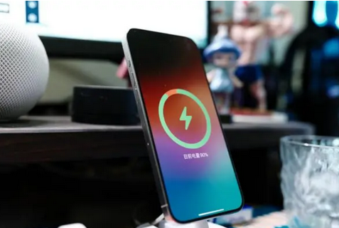 灵石苹果15换屏服务分享用什么充电器给iPhone15充电更好 